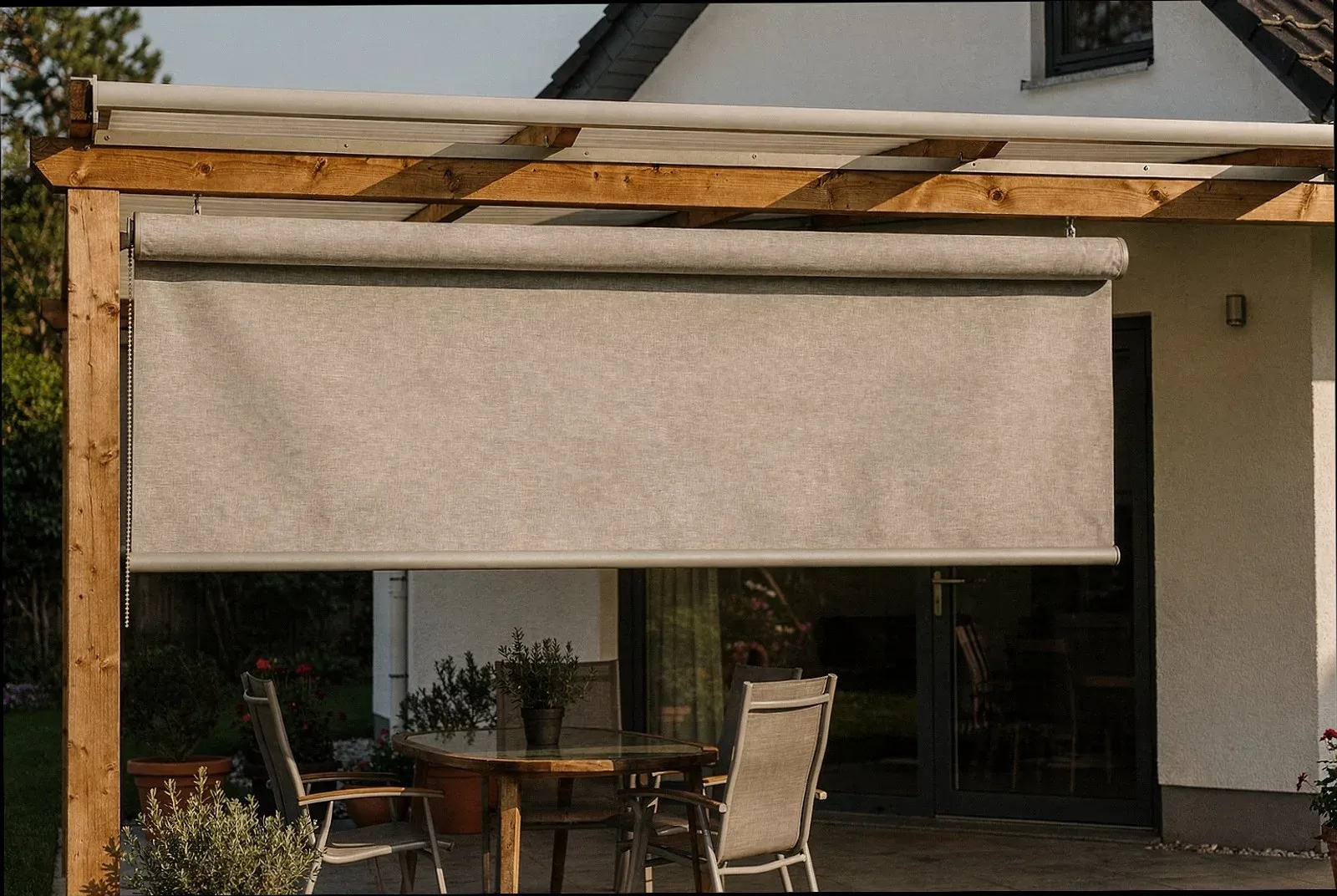 Markise unter einem Glasdach als Sonnenschutz, Beispiel Iserlohn
