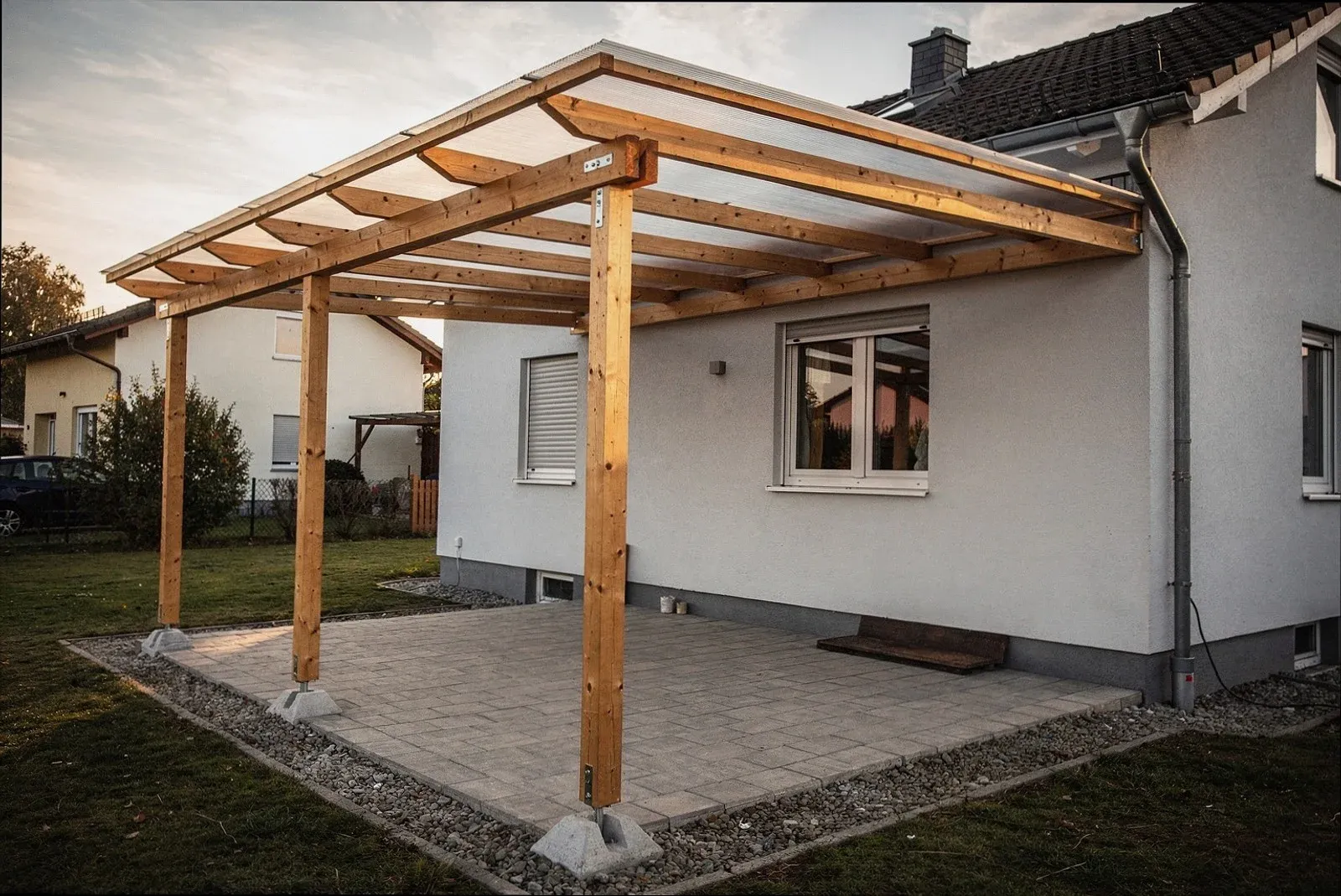 Fertig eingedecktes Glasdach über einer Terrasse, Beispiel aus Iserlohn